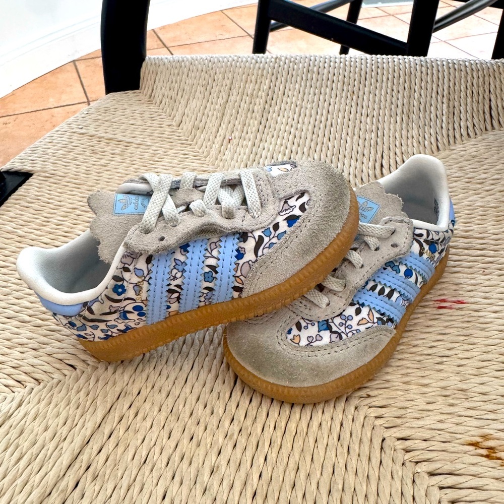 Adidas girls toddler size 5 shoes with Velcro closure